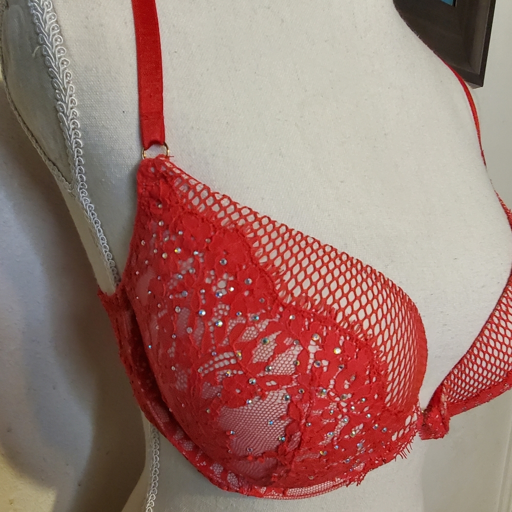 Victoria's Secret Very Sexy Push-up - Picture 3 of 9